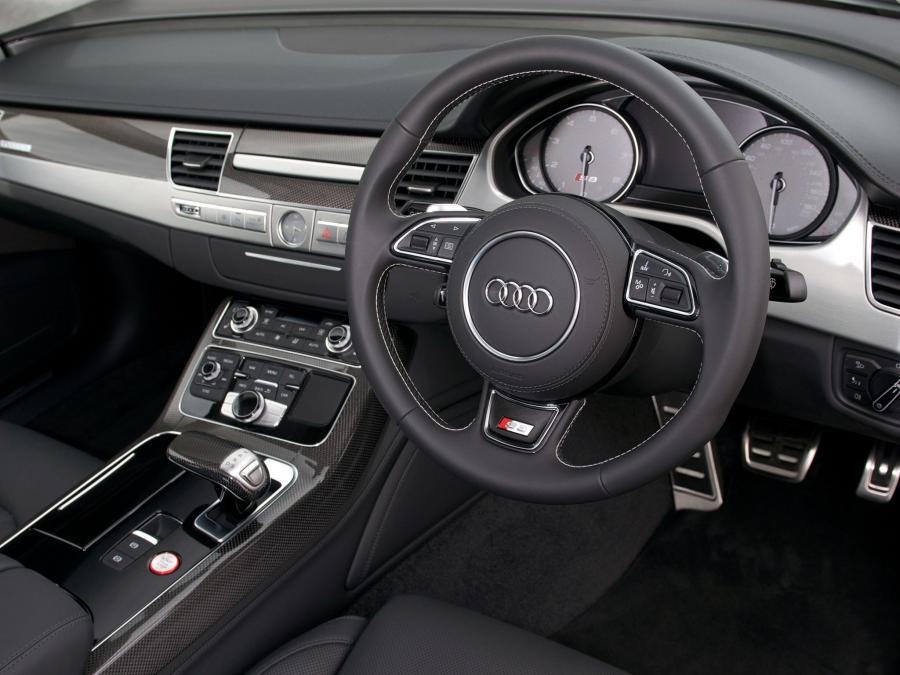 Торпедо Audi S8 (D4) 2012 года  (UK) (фото 6 из 13)